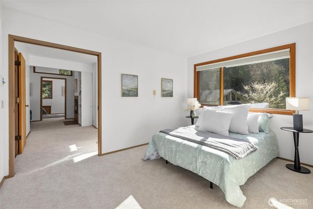 17055 37th Avenue NE, Lake Forest Park, WA 98155