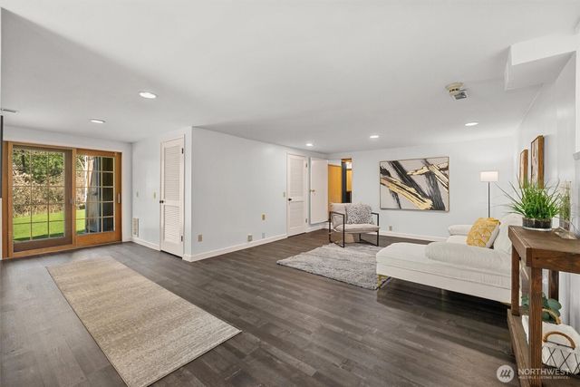 17055 37th Avenue NE, Lake Forest Park, WA 98155