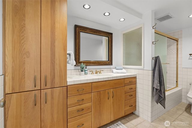 17055 37th Avenue NE, Lake Forest Park, WA 98155