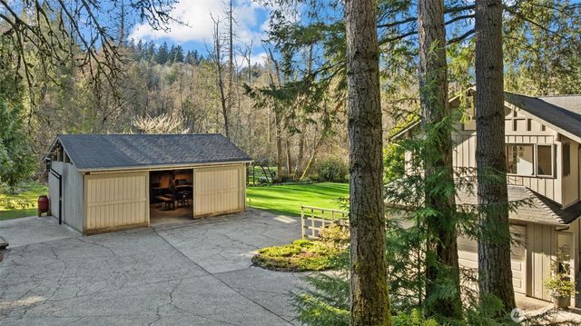 17055 37th Avenue NE, Lake Forest Park, WA 98155