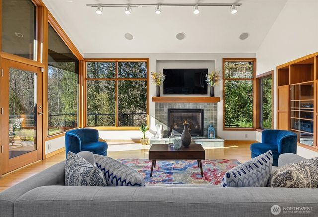 17055 37th Avenue NE, Lake Forest Park, WA 98155