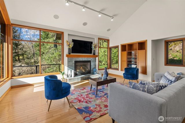 17055 37th Avenue NE, Lake Forest Park, WA 98155