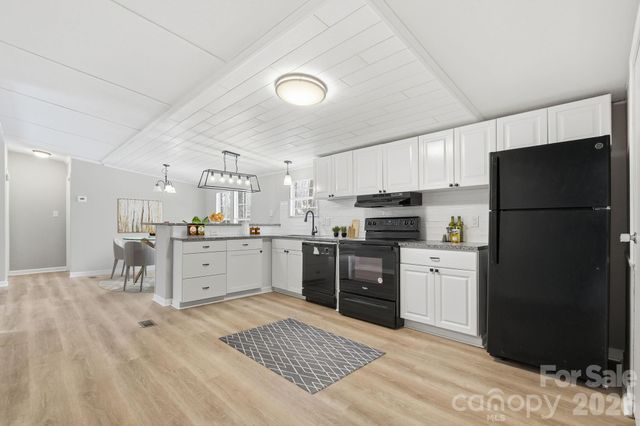 517 Ridgeway Place SW, Lenoir, NC 26845