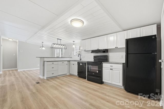 517 Ridgeway Place SW, Lenoir, NC 26845