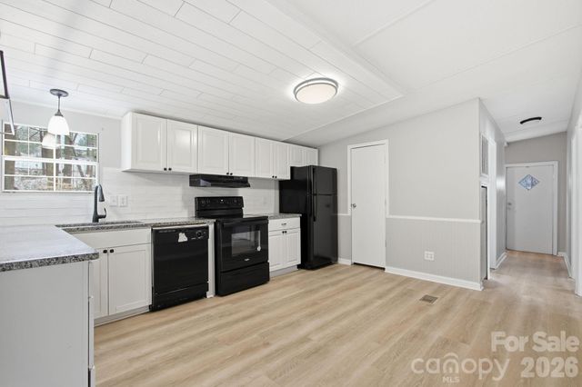 517 Ridgeway Place SW, Lenoir, NC 26845