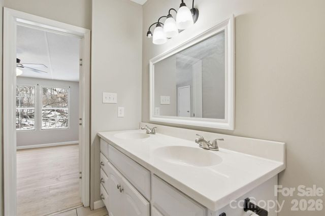 517 Ridgeway Place SW, Lenoir, NC 26845