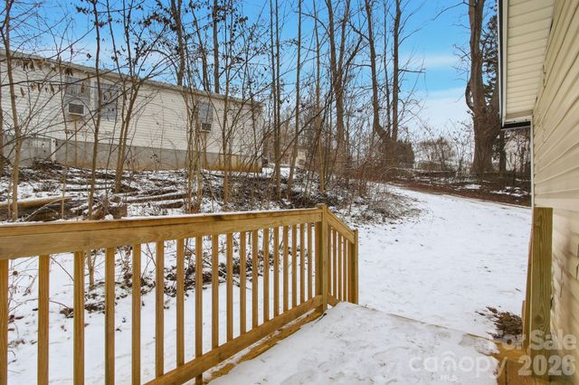 517 Ridgeway Place SW, Lenoir, NC 26845