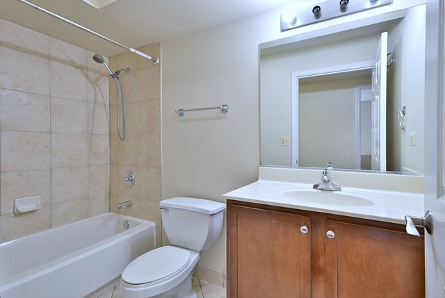 1930 N Harlem Avenue 402, Elmwood Park, IL 60707