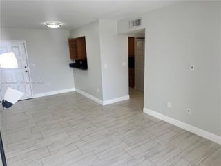 8075 NW 7th St 403, Miami, FL 33126