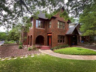 609 Texas, Austin, TX 78705