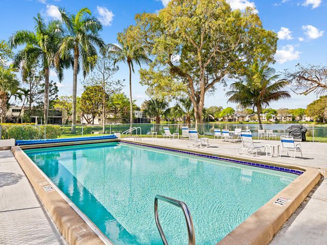 1 Jacaranda Country Club Drive 202, Plantation, FL 33324