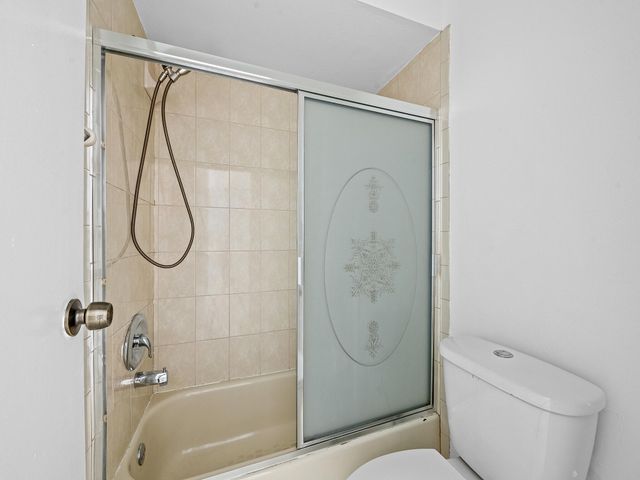 1 Jacaranda Country Club Drive 202, Plantation, FL 33324