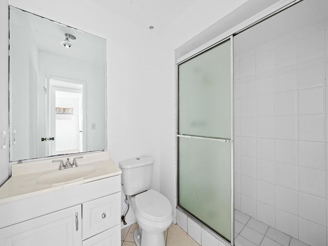 1 Jacaranda Country Club Drive 202, Plantation, FL 33324