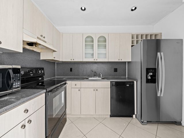 1 Jacaranda Country Club Drive 202, Plantation, FL 33324