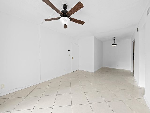 1 Jacaranda Country Club Drive 202, Plantation, FL 33324