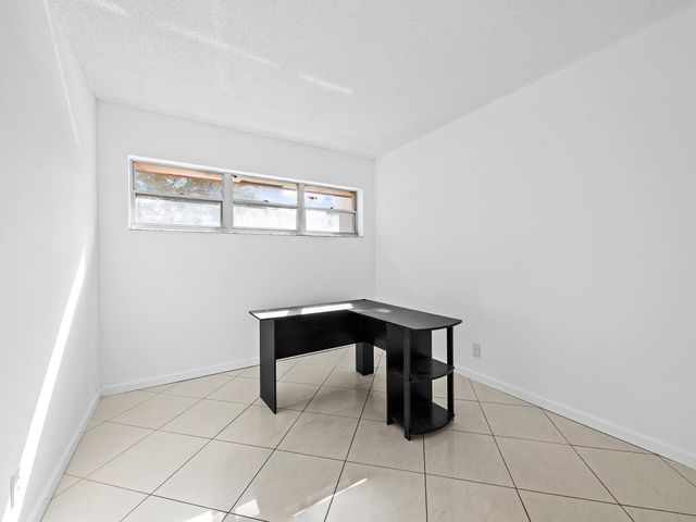 1 Jacaranda Country Club Drive 202, Plantation, FL 33324