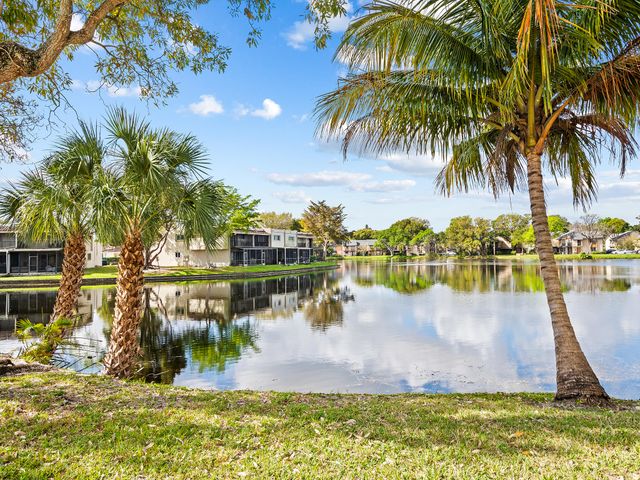 1 Jacaranda Country Club Drive 202, Plantation, FL 33324