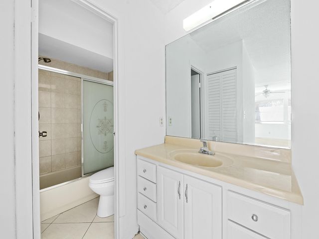 1 Jacaranda Country Club Drive 202, Plantation, FL 33324