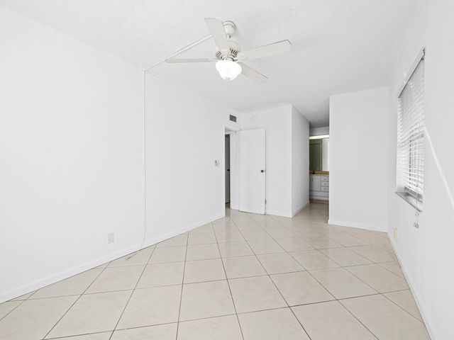 1 Jacaranda Country Club Drive 202, Plantation, FL 33324