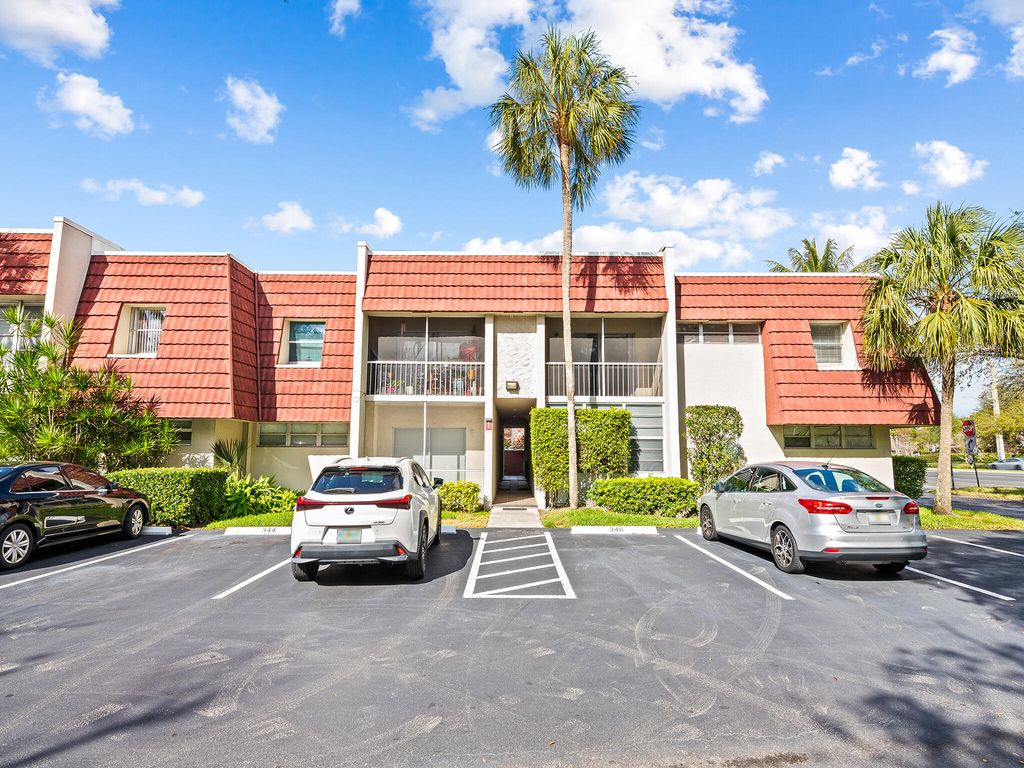 1 Jacaranda Country Club Drive 202, Plantation, FL 33324