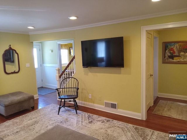82 2nd Street, North Arlington, NJ 07031