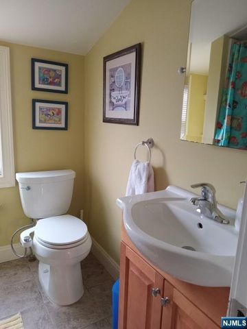 82 2nd Street, North Arlington, NJ 07031