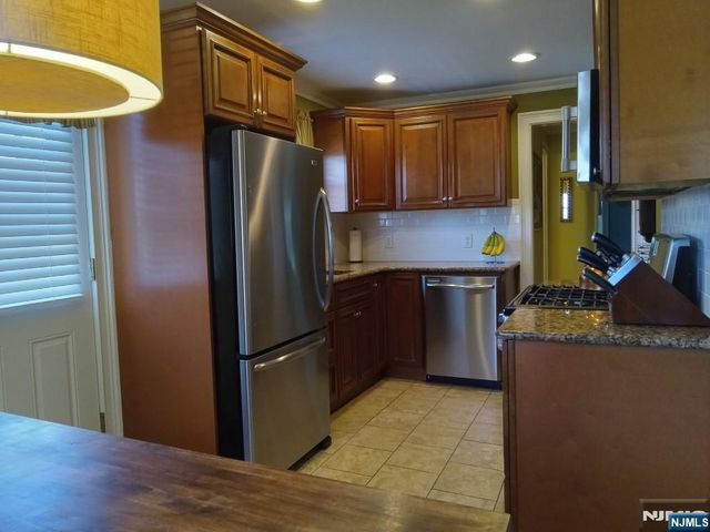 82 2nd Street, North Arlington, NJ 07031
