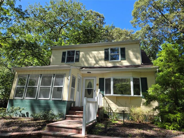 45 Christian Avenue, Setauket, NY 11733