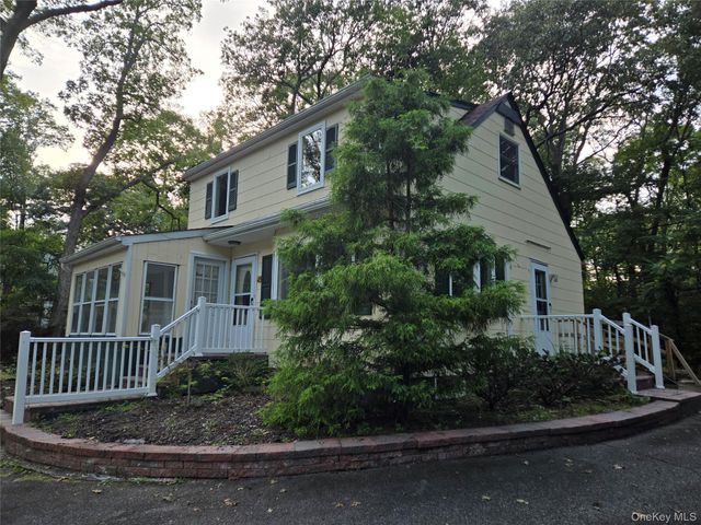 45 Christian Avenue, Setauket, NY 11733