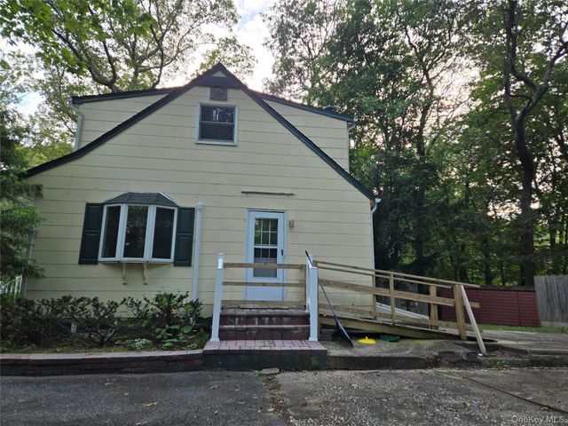 45 Christian Avenue, Setauket, NY 11733
