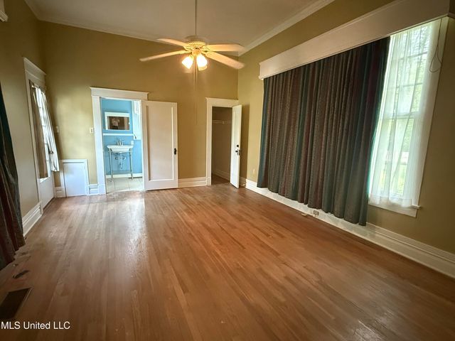 1303 River Road, Greenwood, MS 38930