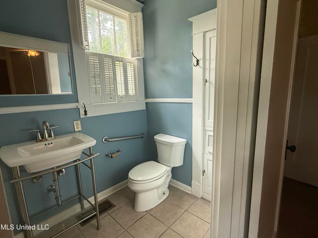 1303 River Road, Greenwood, MS 38930