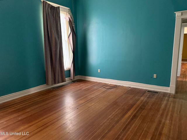 1303 River Road, Greenwood, MS 38930