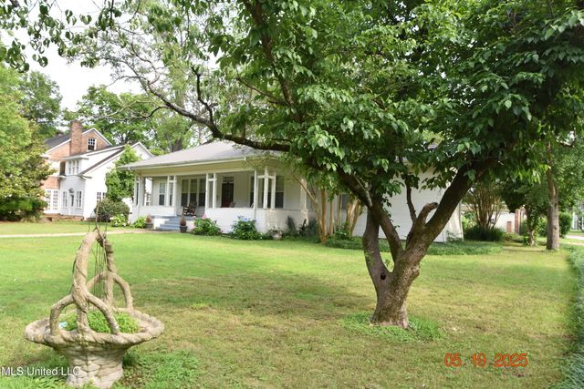 1303 River Road, Greenwood, MS 38930