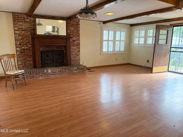 1303 River Road, Greenwood, MS 38930