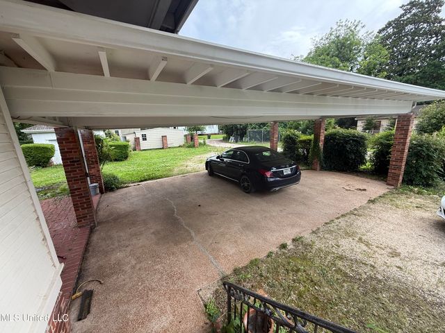 1303 River Road, Greenwood, MS 38930