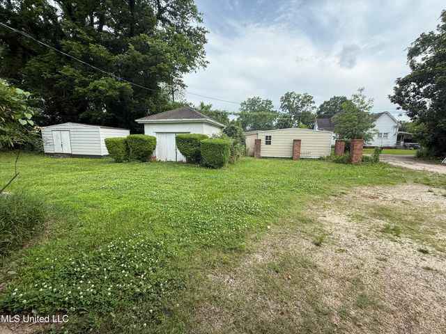 1303 River Road, Greenwood, MS 38930