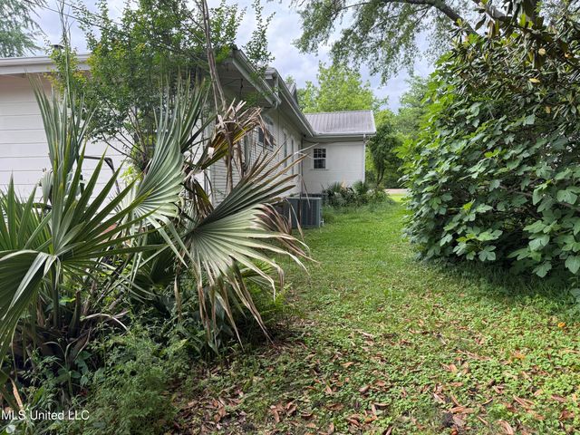 1303 River Road, Greenwood, MS 38930
