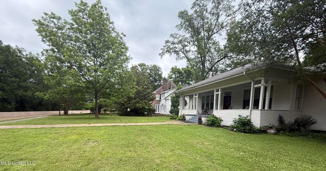 1303 River Road, Greenwood, MS 38930