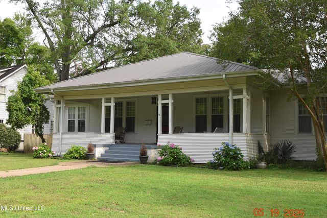 1303 River Road, Greenwood, MS 38930