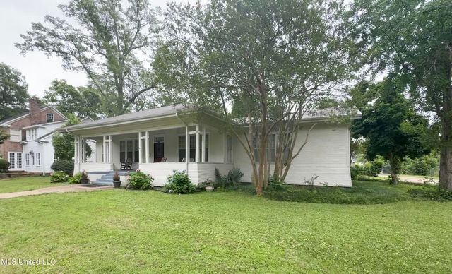 1303 River Road, Greenwood, MS 38930