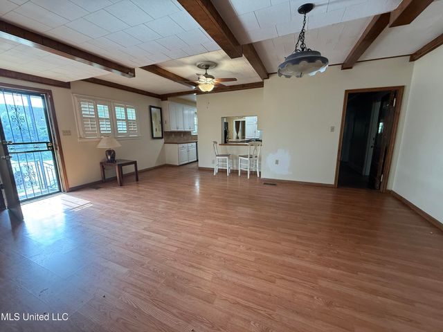 1303 River Road, Greenwood, MS 38930
