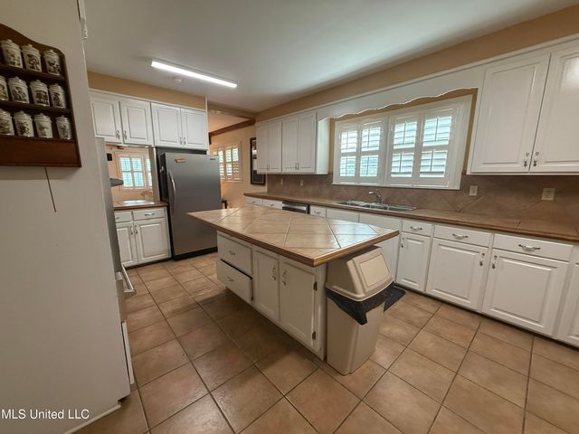 1303 River Road, Greenwood, MS 38930