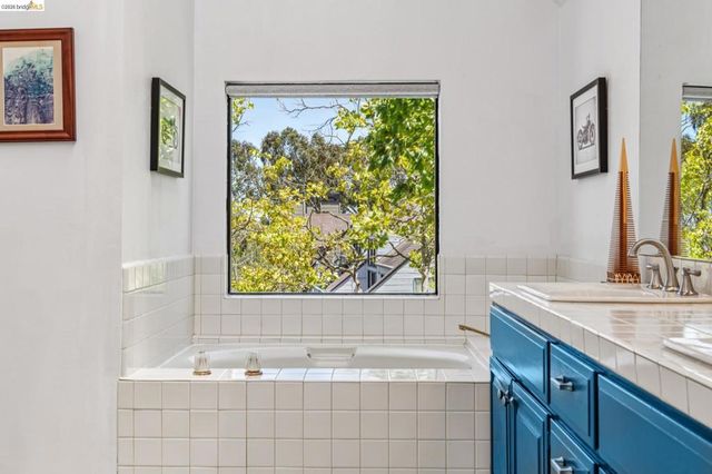 3300 Southridge Dr, Richmond, CA 94806
