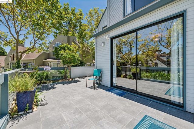3300 Southridge Dr, Richmond, CA 94806