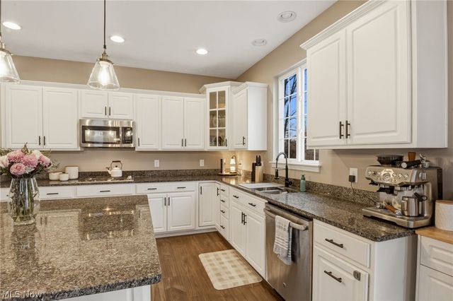 32895 Rebecca Lane, Avon Lake, OH 44012