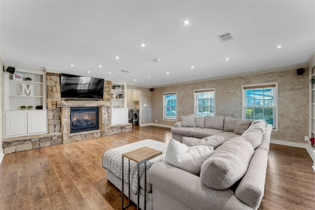 213 Corder LN, Burnet, TX 78611