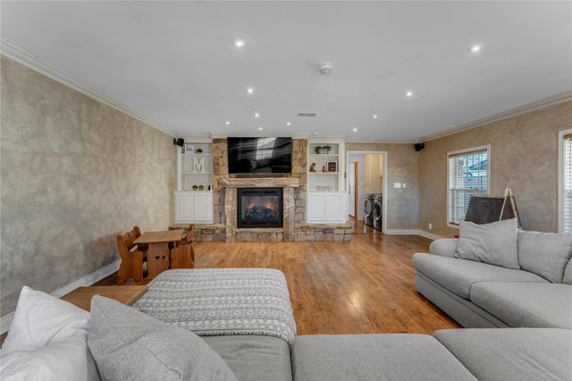 213 Corder LN, Burnet, TX 78611