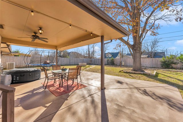 213 Corder LN, Burnet, TX 78611