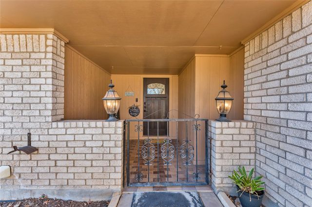 213 Corder LN, Burnet, TX 78611